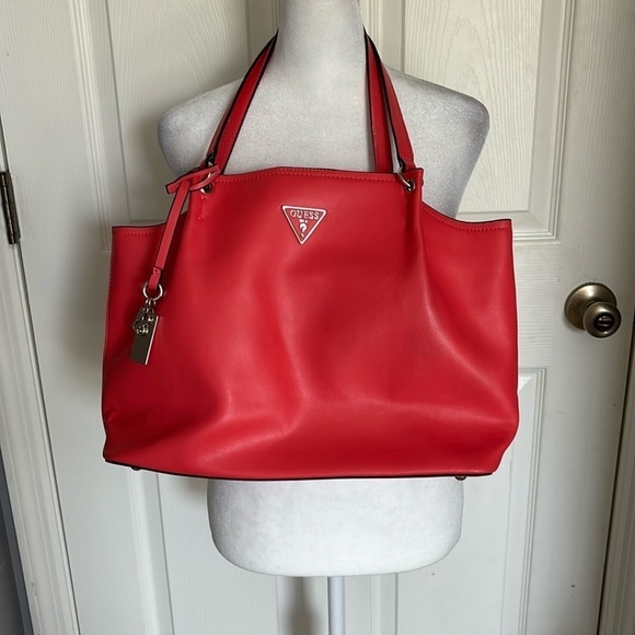 Guess Tangey girlfriend shoulder purse - Picture 1 of 13